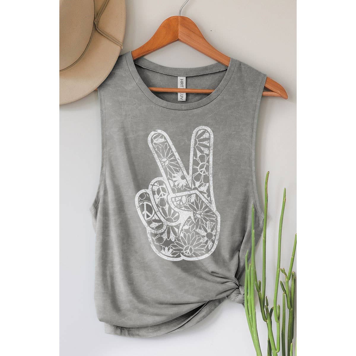 PEACE AND LOVE SIGN GRAPHIC TANK TOP