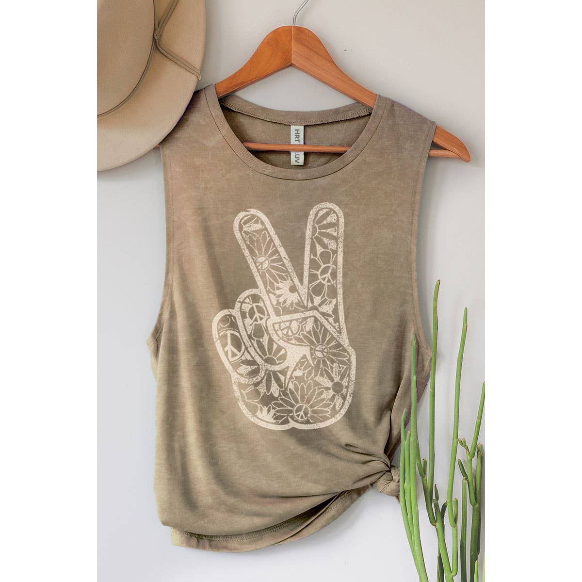 PEACE AND LOVE SIGN GRAPHIC TANK TOP